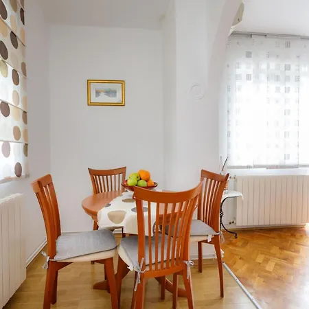 Charming And Tranquil Krk Center - One Bedroom With Balcony Apartman