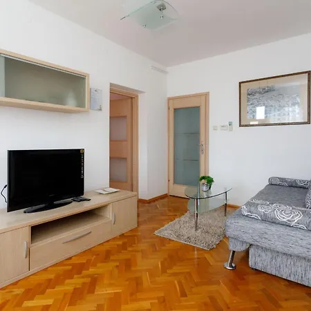 Charming And Tranquil Krk Center - One Bedroom With Balcony * كرك