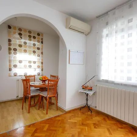 Charming And Tranquil Krk Center - One Bedroom With Balcony شقة *