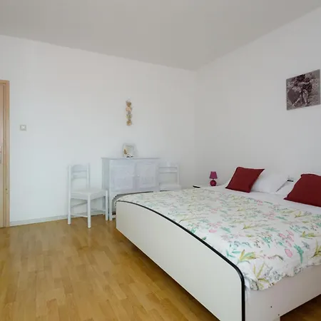 Charming And Tranquil Krk Center - One Bedroom With Balcony *