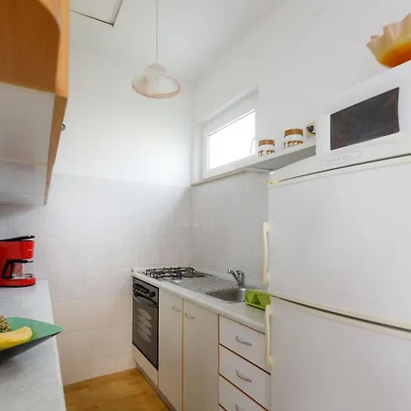 شقة Charming And Tranquil Krk Center - One Bedroom With Balcony *