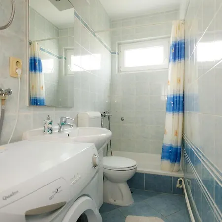 Charming And Tranquil Krk Center - One Bedroom With Balcony شقة *