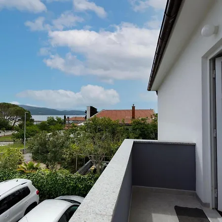 شقة Charming And Tranquil Krk Center - One Bedroom With Balcony كرك