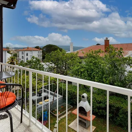 Charming And Tranquil Krk Center - One Bedroom With Balcony شقة كرك