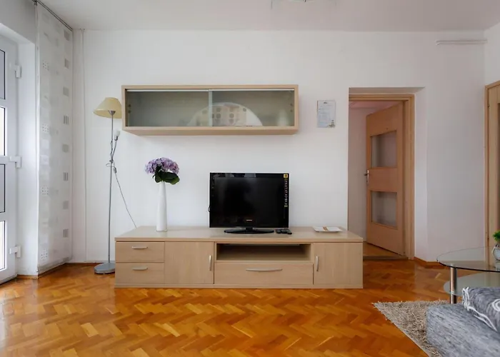 Charming And Tranquil Krk Center - One Bedroom With Balcony *