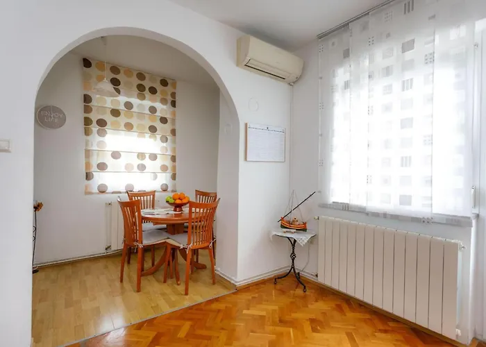 Charming And Tranquil Krk Center - One Bedroom With Balcony Apartmán *