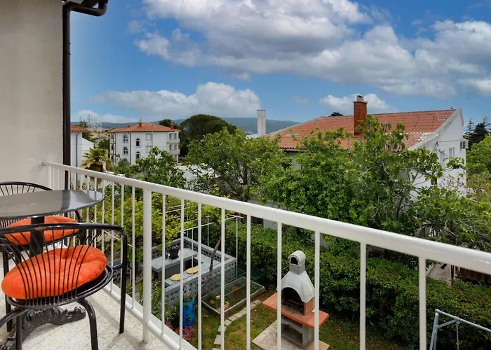 Charming And Tranquil Krk Center - One Bedroom With Balcony Apartmán Krk Town