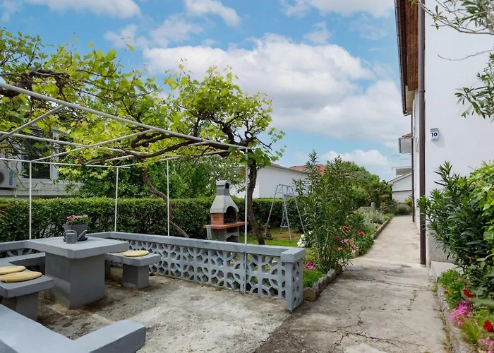 Charming And Tranquil Krk Center - One Bedroom With Balcony Apartmán *