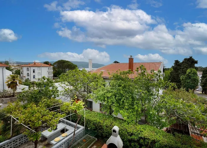 Charming And Tranquil Krk Center - One Bedroom With Balcony Apartmán *