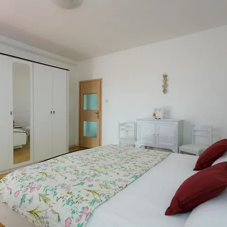Apartman Charming And Tranquil Krk Center - One Bedroom With Balcony *